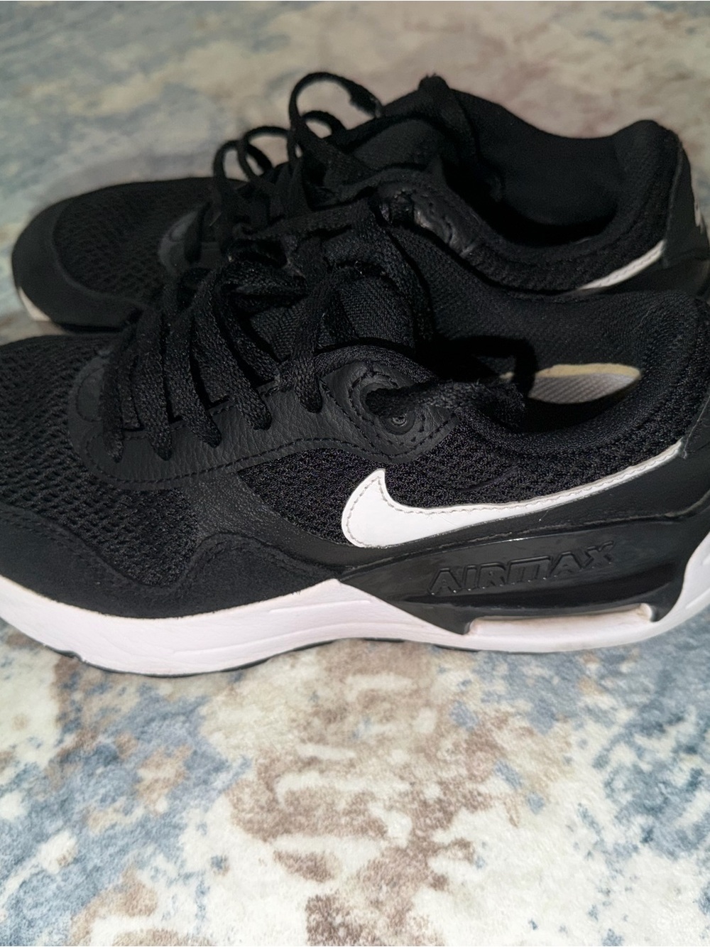 Nike Airmax & White Low-Top Running Sneakers - Picture 3 of 4